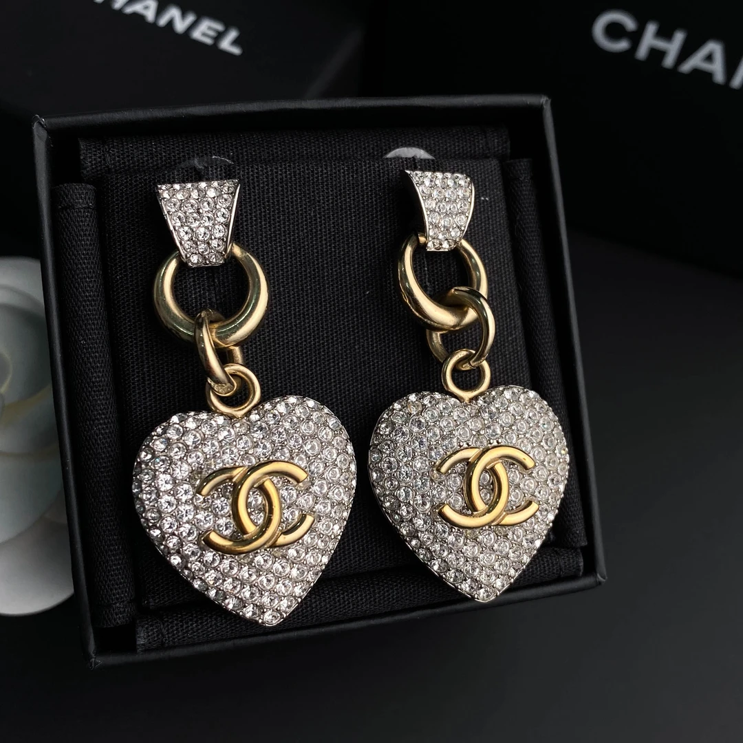 全新未使用 Chanel/香奈儿 经典双C 金色logo爱心满钻耳环 S4529