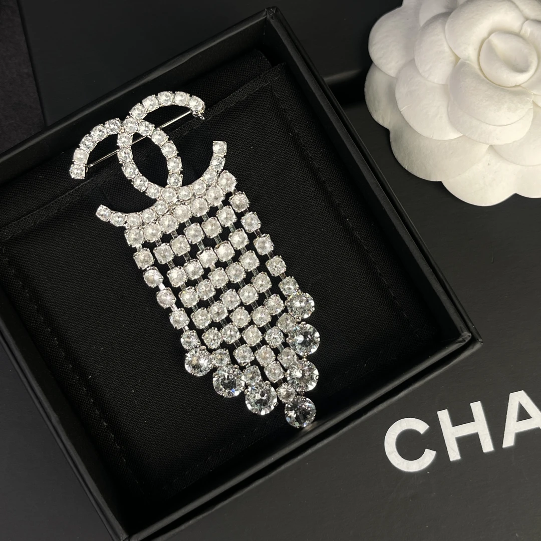 全新未使用 Chanel/香奈儿 经典双C 雪花钻 白色流苏 胸针 S3890