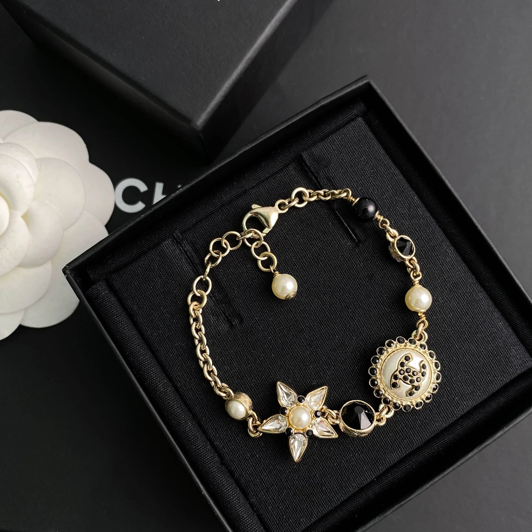 全新未使用 Chanel/香奈儿 经典双C 黑白珍珠花朵镶钻 手链 S4772