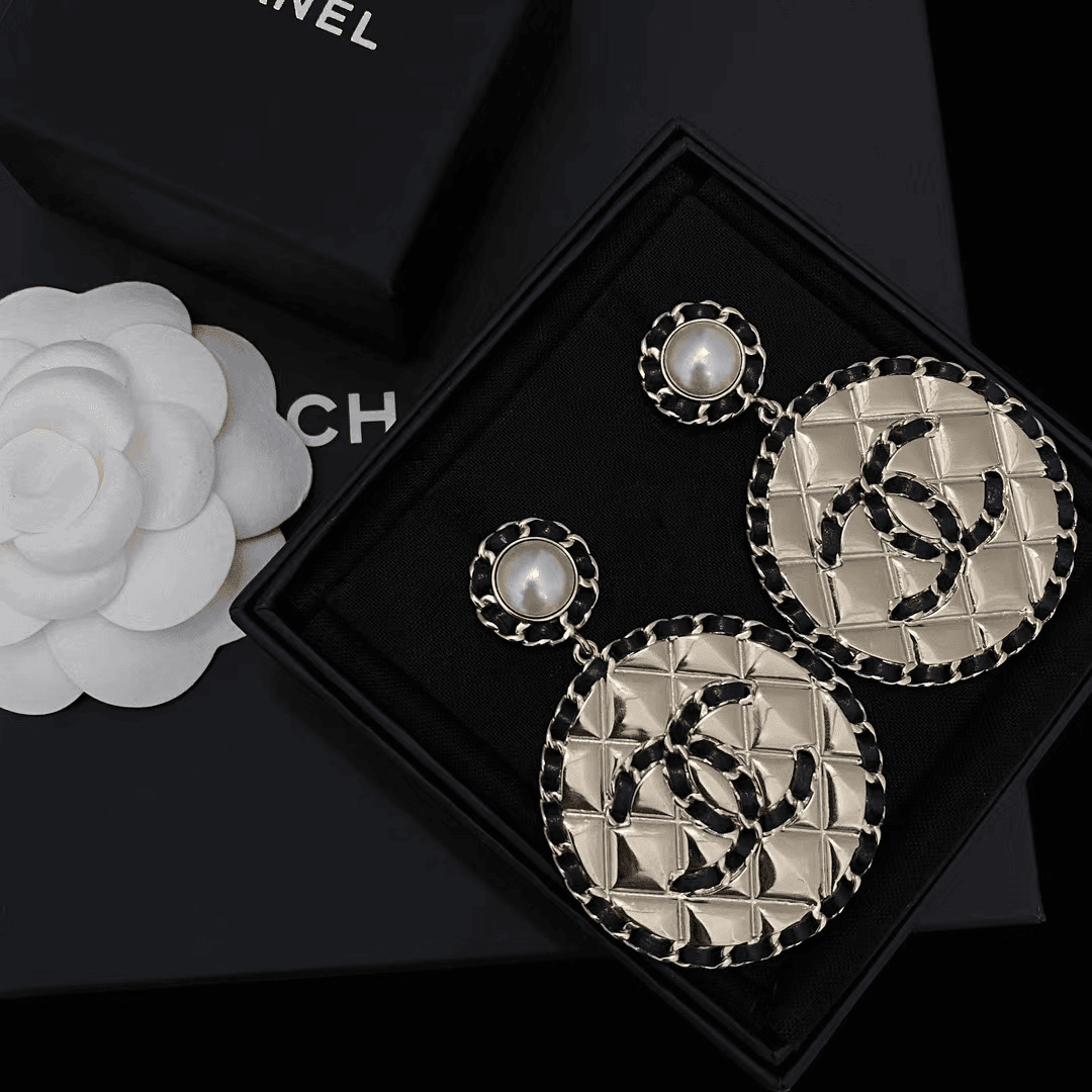 全新未使用 Chanel/香奈儿 经典皮穿链 黑金双C金属 耳环 S3542