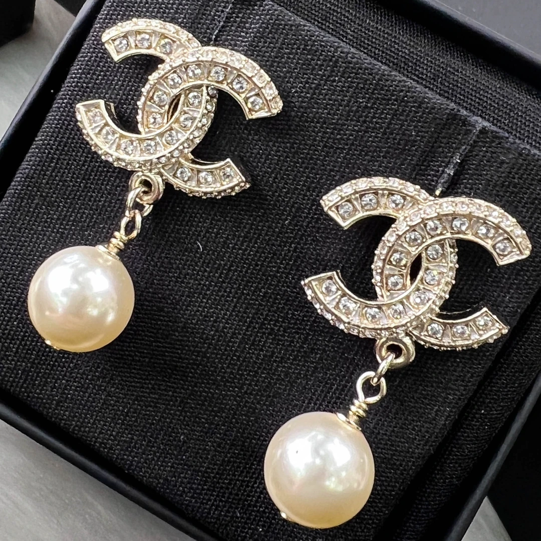 全新未使用 Chanel/香奈儿 经典款双C logo 珍珠耳坠 耳钉 S4892