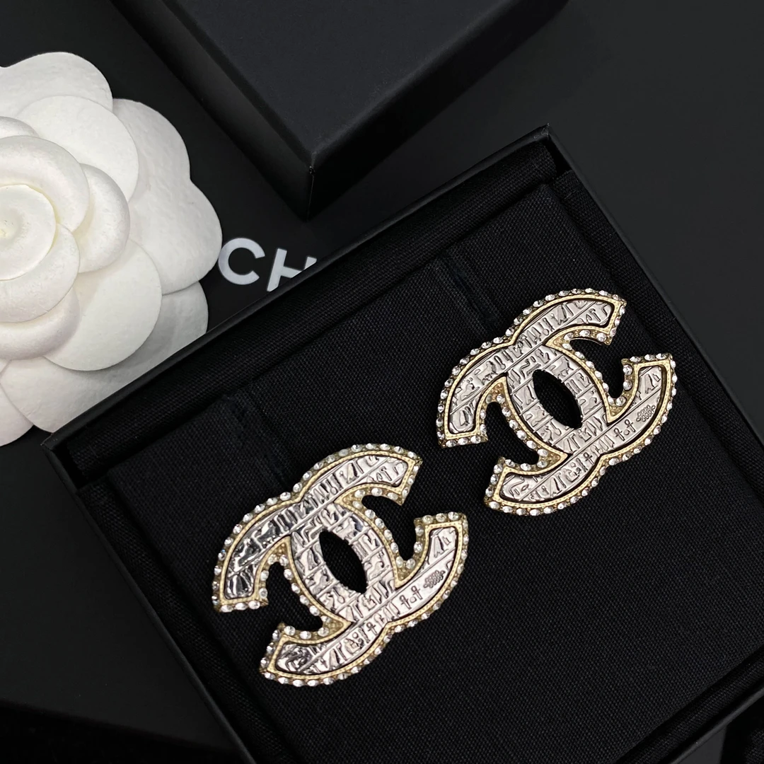 未使用 Chanel/香奈儿 经典双C 埃及系列浮雕镶钻耳钉 S5261