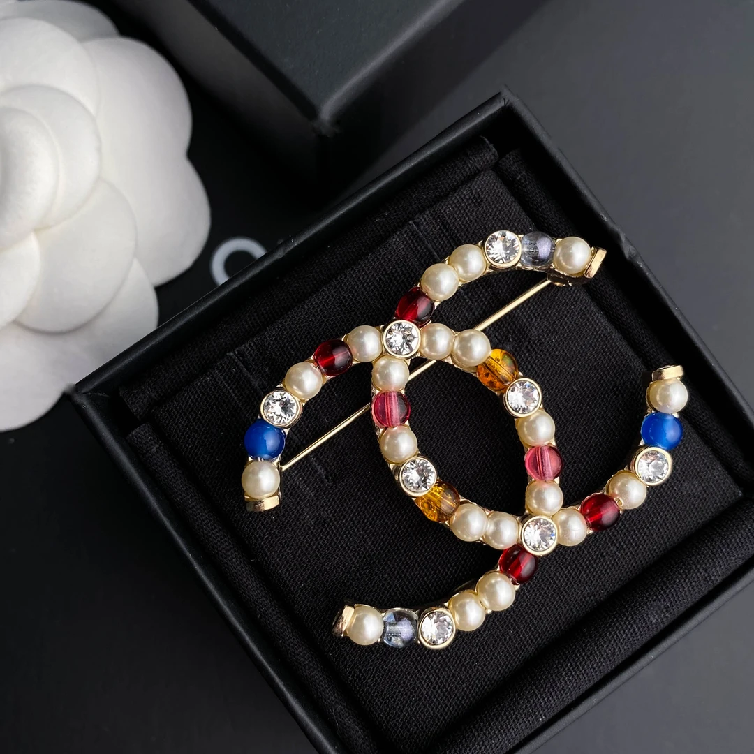 未使用 Chanel/香奈儿 经典双C 彩色珍珠logo镶钻胸针S4223