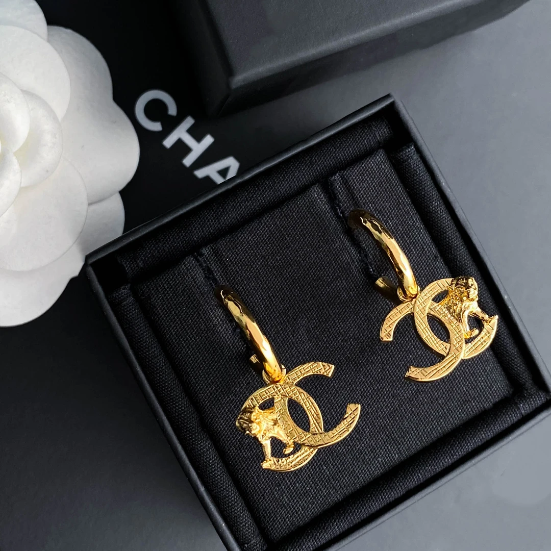 全新未使用 Chanel/香奈儿 经典双C 金属浮雕狮子造型耳环 S4867