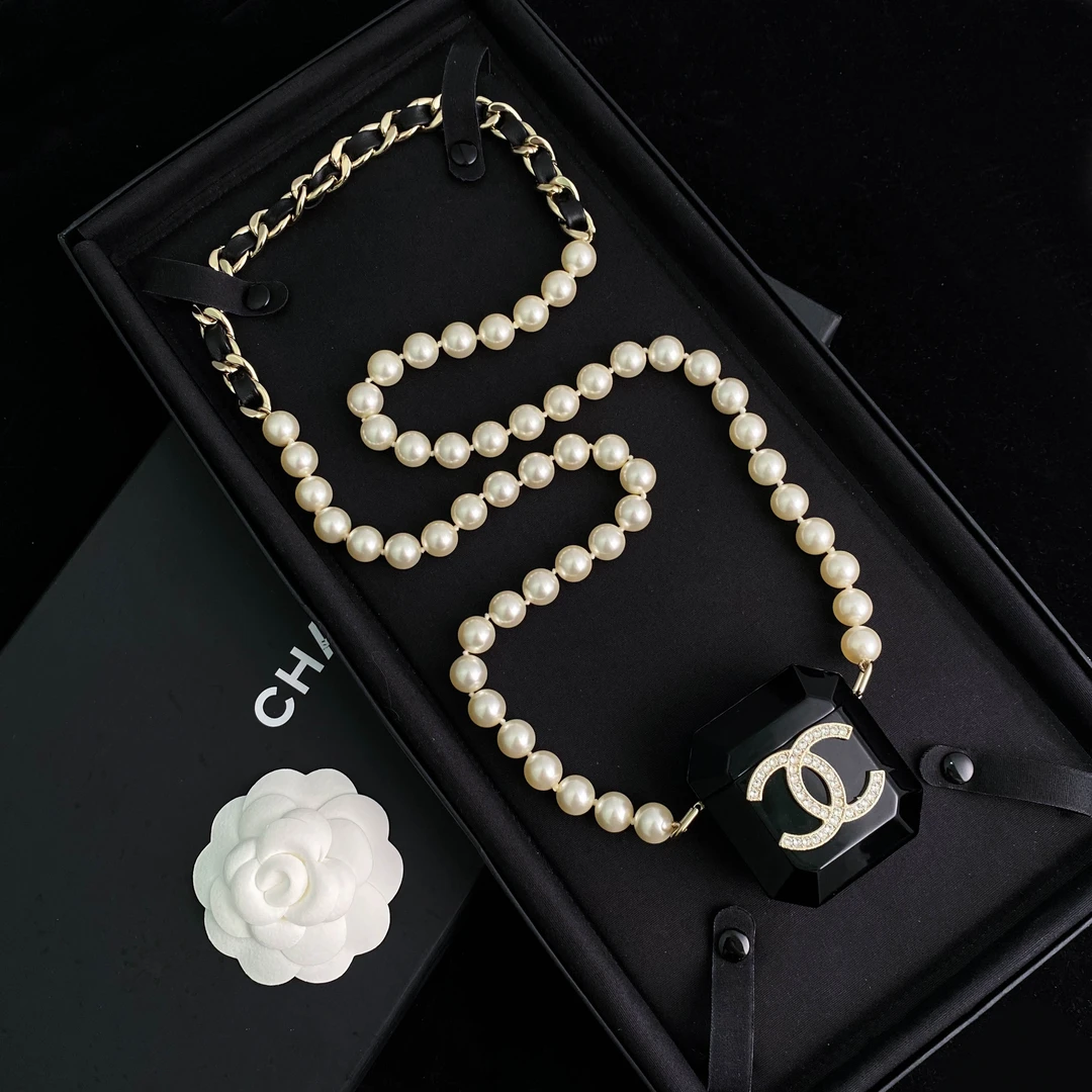 全新未使用 Chanel/香奈儿 经典皮穿链黑色珍珠耳机壳项链 S1811