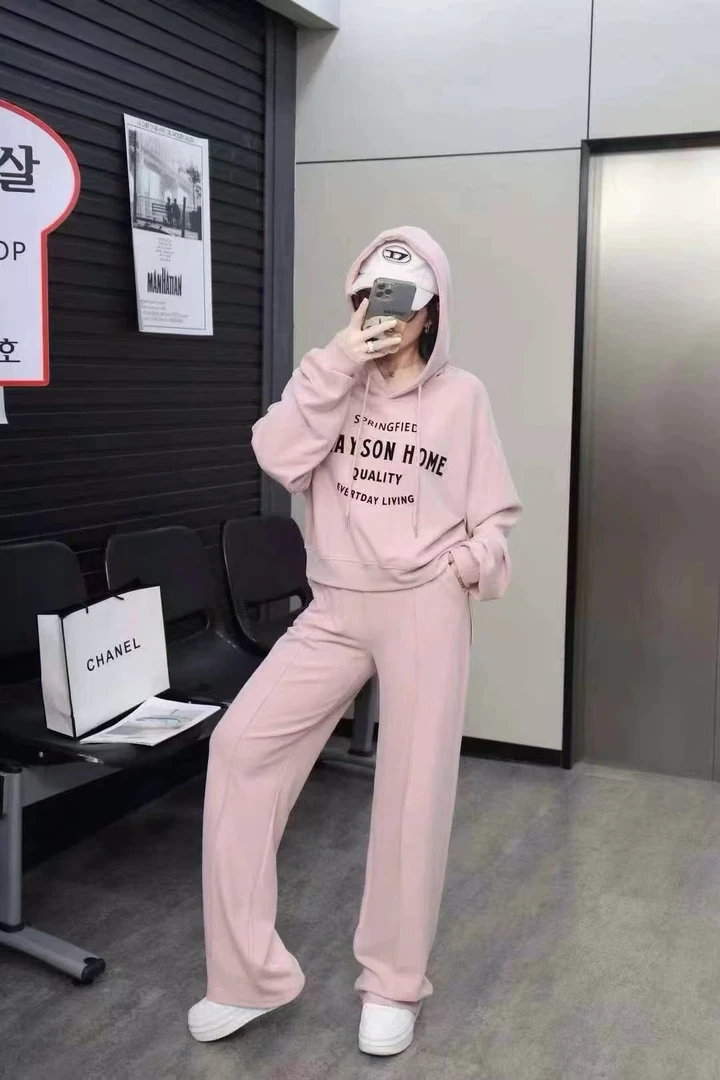 245 连帽英文字母上衣+休闲阔腿裤时尚两件套舒适百搭