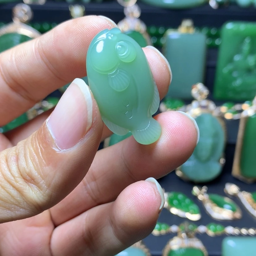 【闪购商品】和田玉（碧玉）颈饰未镶嵌崛*