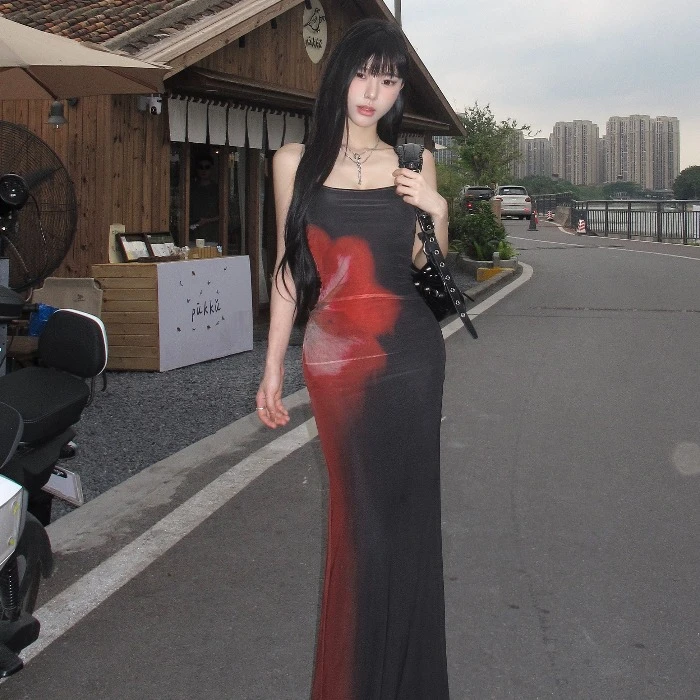 复古印花吊带连衣裙女夏季性感辣妹长裙子超显身材紧身收腰包臀裙