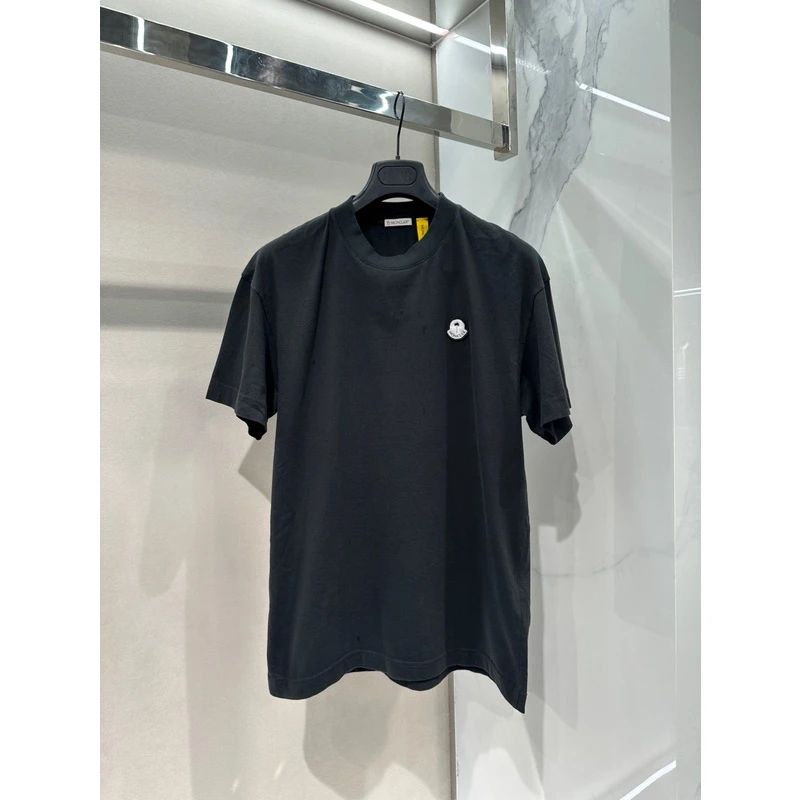 全新未使用Moncler 联名款小logo标刺绣男士圆领短袖T恤 8C00003
