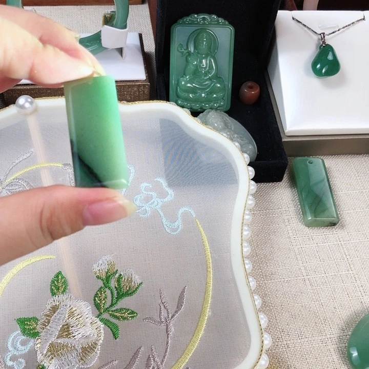 【闪购商品】密玉（石英质玉）颈饰未镶嵌