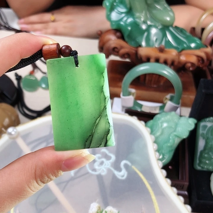 【闪购商品】密玉（石英质玉）颈饰未镶嵌
