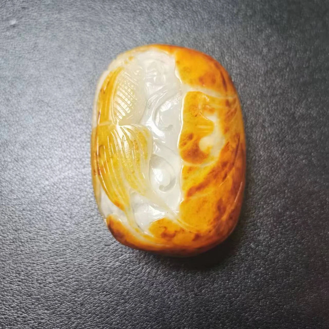 和田玉双色红皮鱼