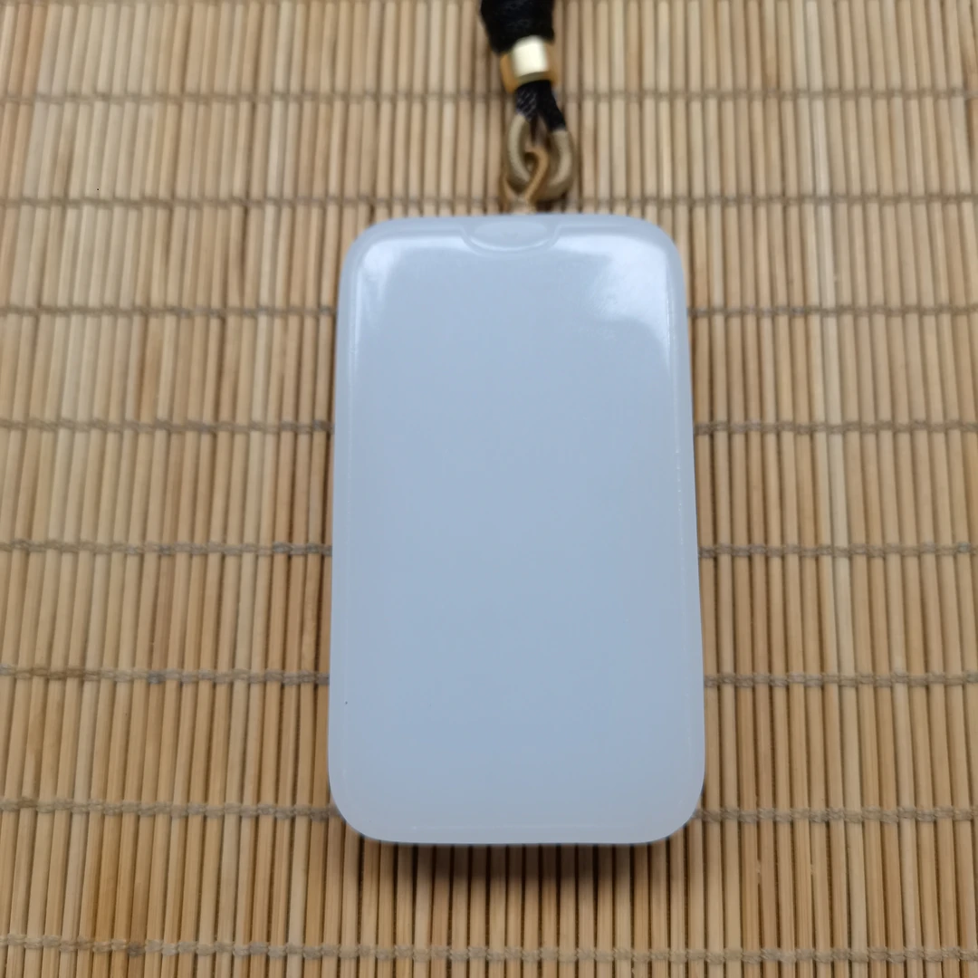 新疆和田玉平安无事牌100克高69宽39