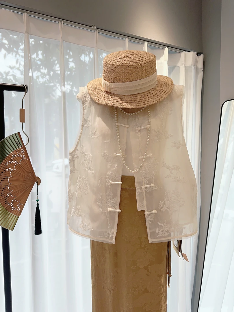 十三行春夏女2024新款新中式刺绣图案马夹圆领盘扣宽松马甲衫外套