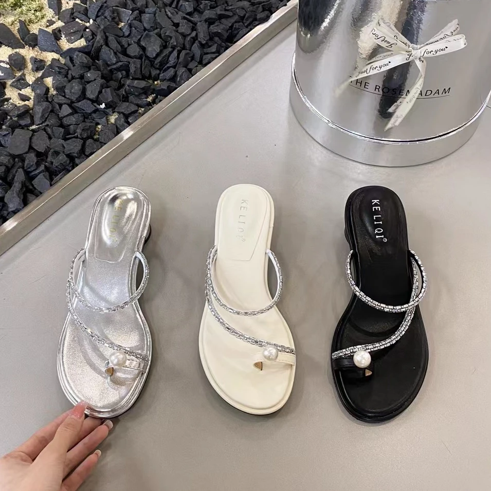 【SUMI】2024夏珍珠套趾粗跟凉拖鞋法式圆头露趾一字拖外穿度假拖鞋