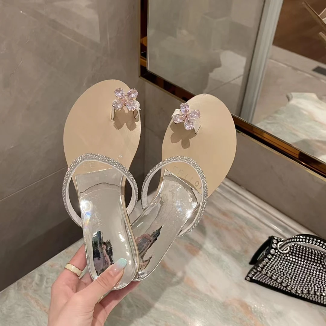 【SUMI】法式平跟百搭外穿2024时尚鸽子蛋水钻凉拖鞋夹趾凉鞋仙女风