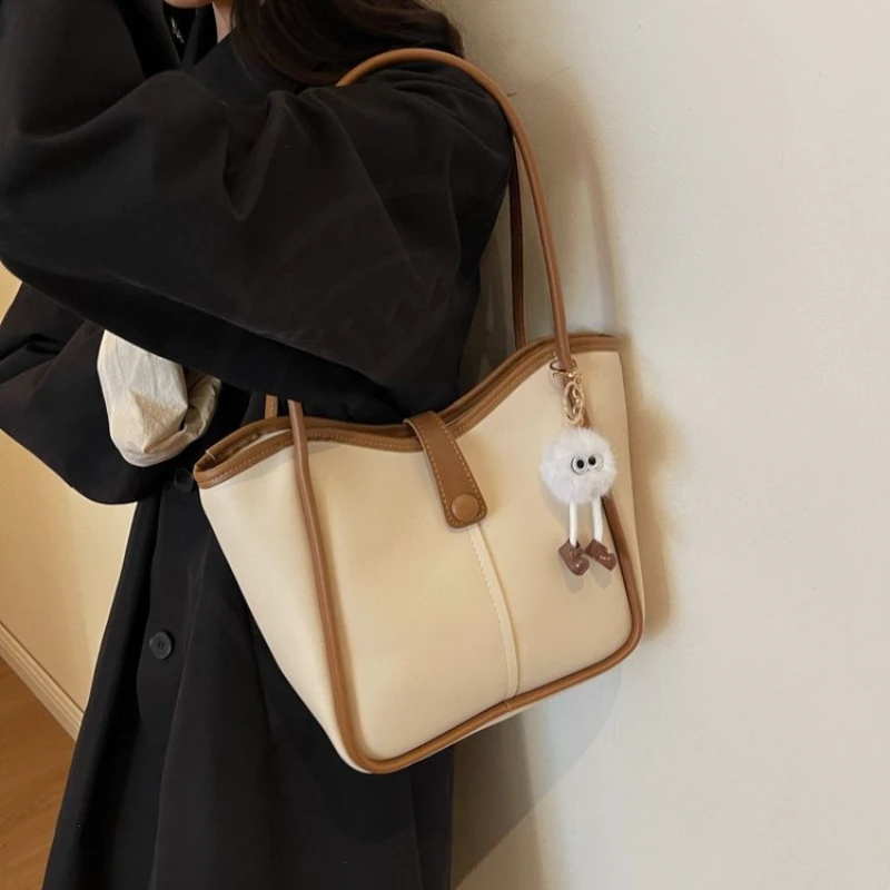 高级感大容量休闲手提通勤包单肩腋下包2024新款百搭女士托特包