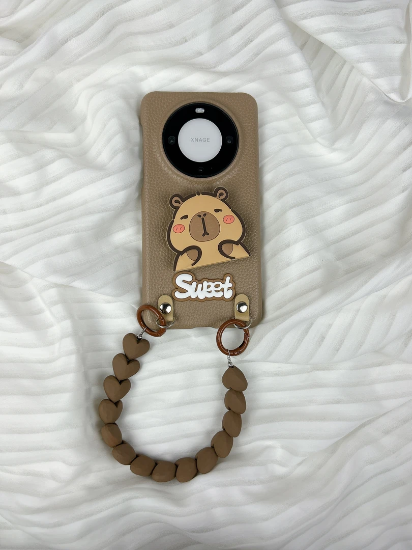 卡其色皮质半包卡皮巴拉支架爱心手提适用华为mate60pro手机壳