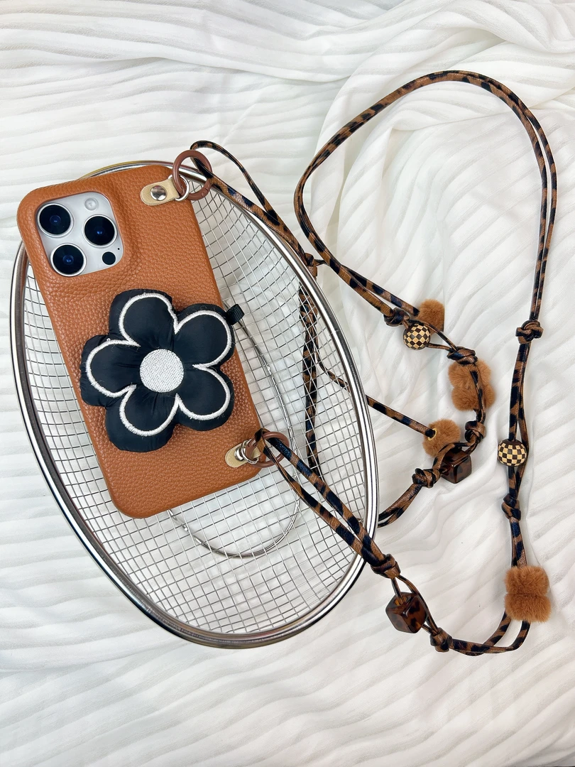 品申原创皮质半包焦糖棕充绒花朵斜挎链适用华为mate60pro手机壳