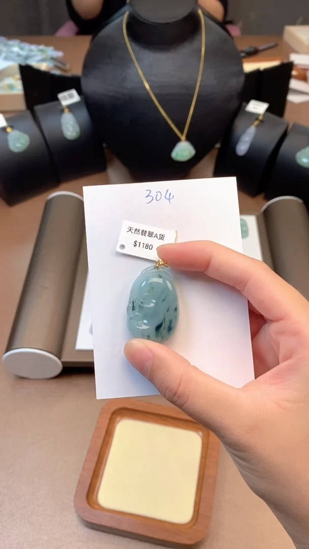 【闪购商品】翡翠颈饰未镶嵌购商品】翡翠颈饰未镶嵌天然缅甸翡翠