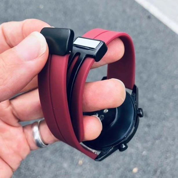 适用华为GT3表带watch3pro液态硅胶gt2保时捷金属磁吸折叠扣magic
