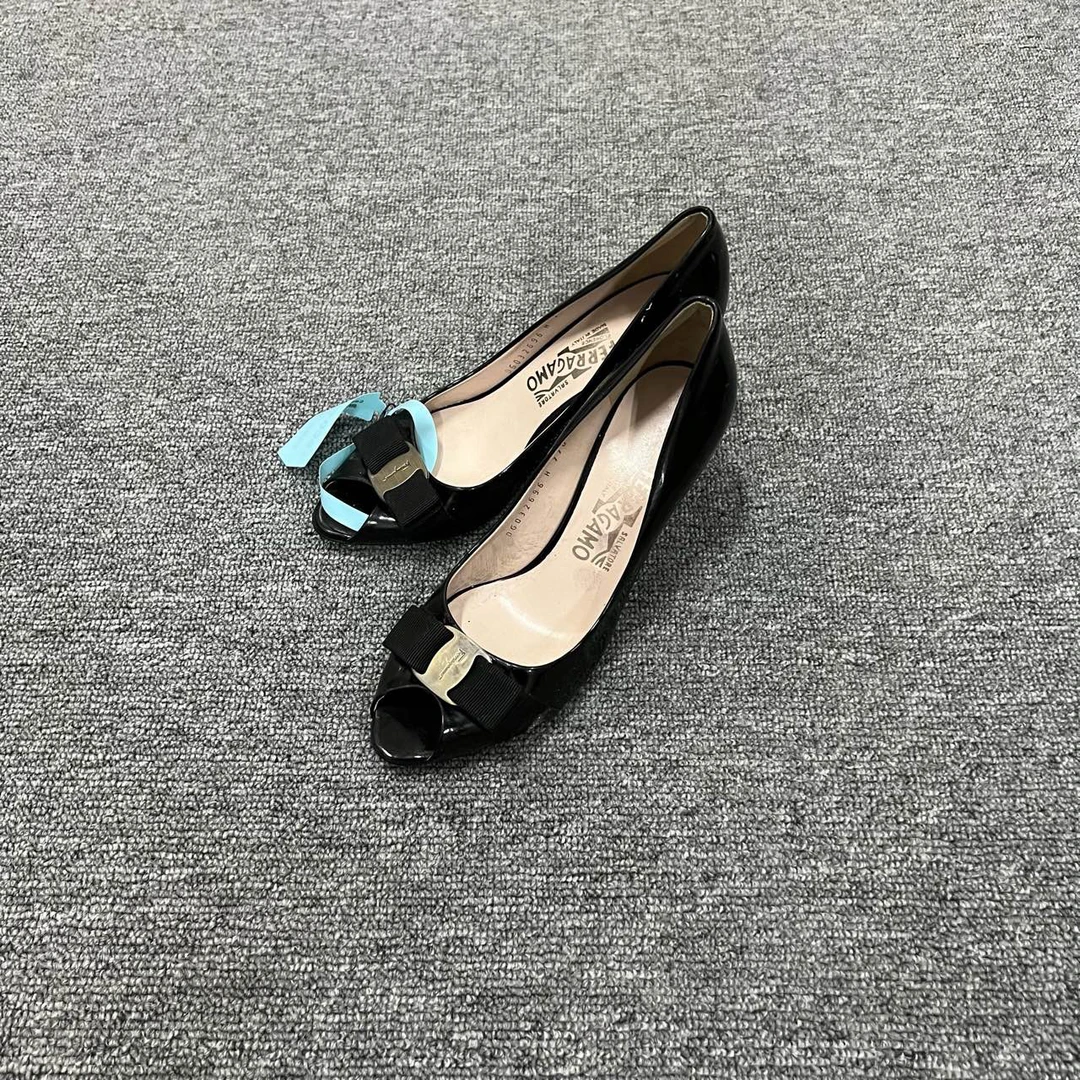 Ferragamo 菲拉格慕 黑色漆皮蝴蝶结高跟鞋 37码/95新/公价6500/