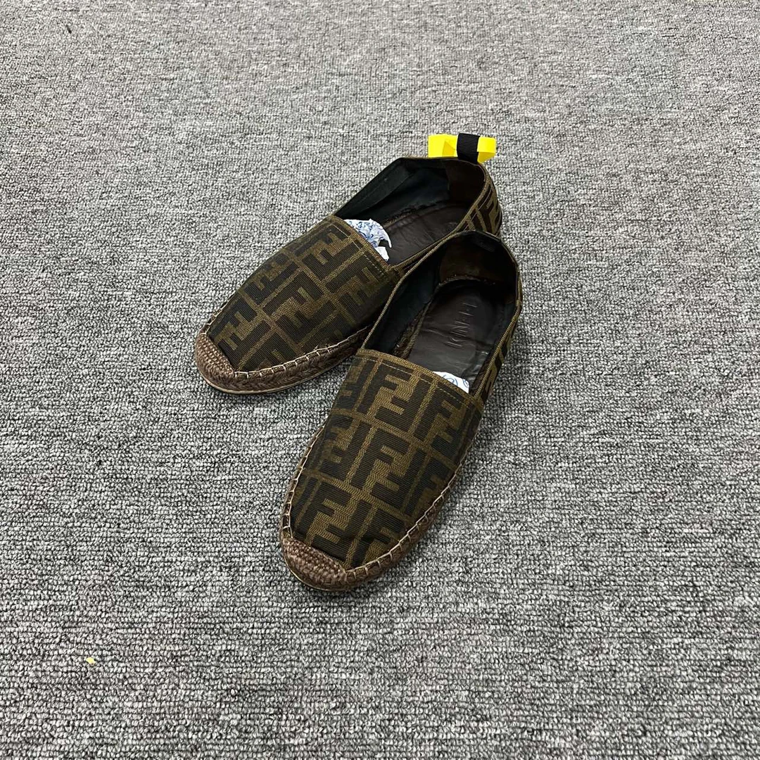 FENDI 芬迪 满印老花渔夫鞋 尺码如图/9新/公价5000/无配件 ki30