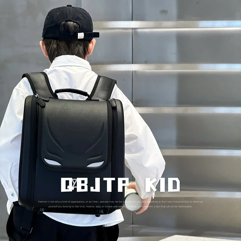 Q宝家童品9月新款男童小学生书包儿童日版超轻防水减负时髦双肩包