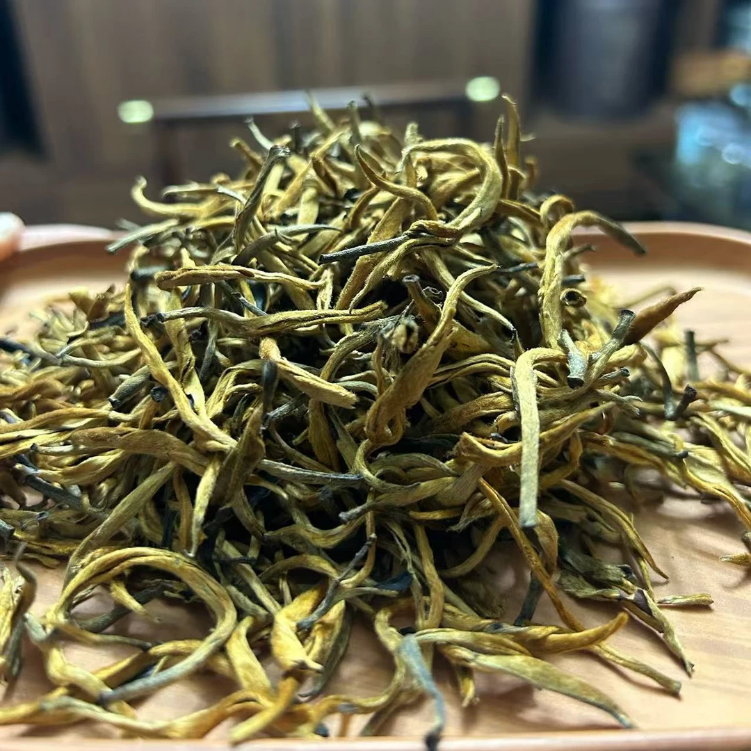 {福利爆款}蜜薯香滇红金芽，汤色透亮，滋味浓郁，下单送茶水分离杯。