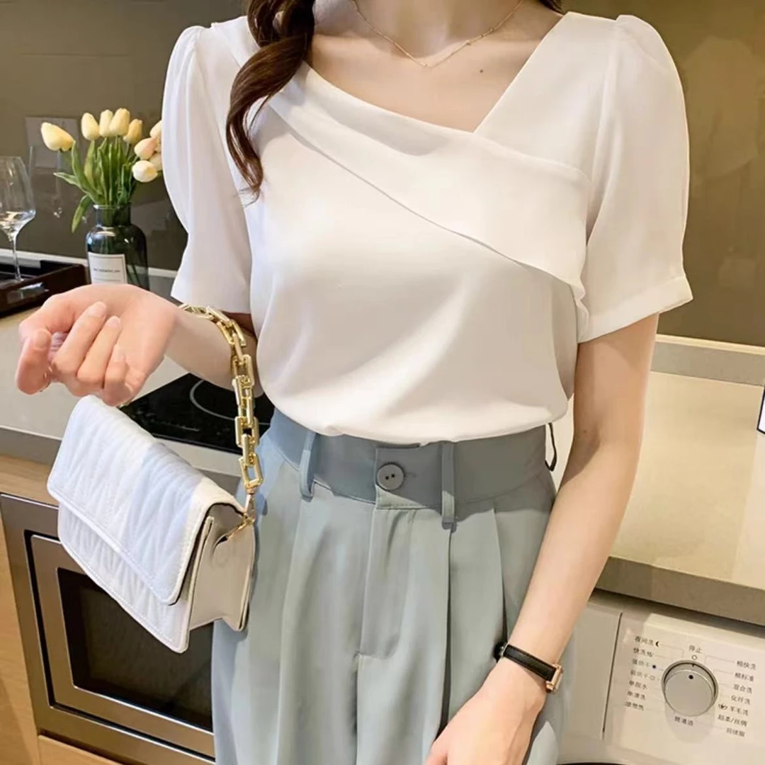 E88080【新款】设计感小众宽松遮肚露锁骨气质白色衬衫