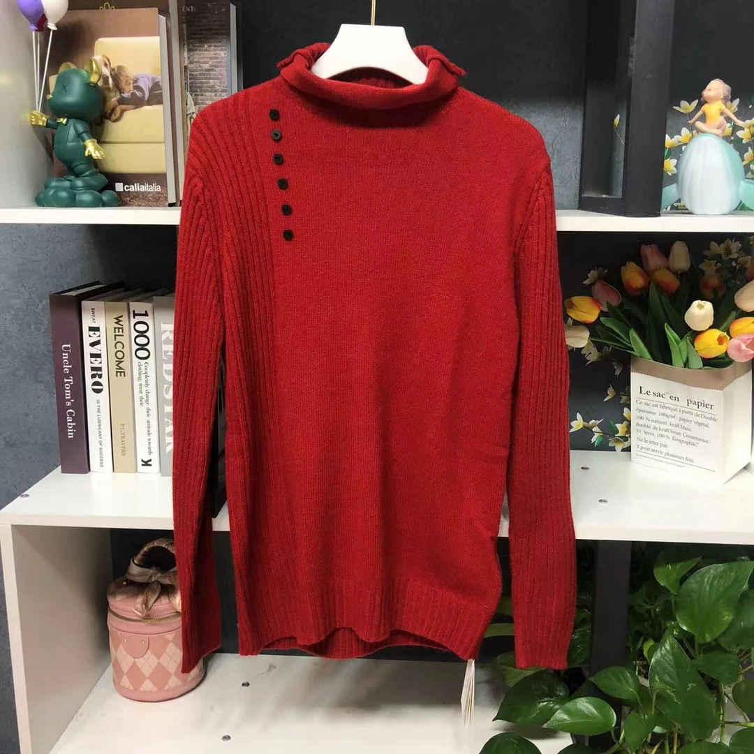 ML6039【品牌撤柜】时尚高领红色斜排扣竖条纹理毛衣