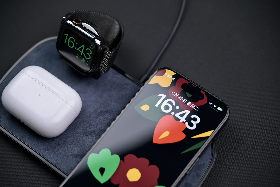 准新品 Mophie 三合一充电器全新原封iPhone无线充电板watch充电