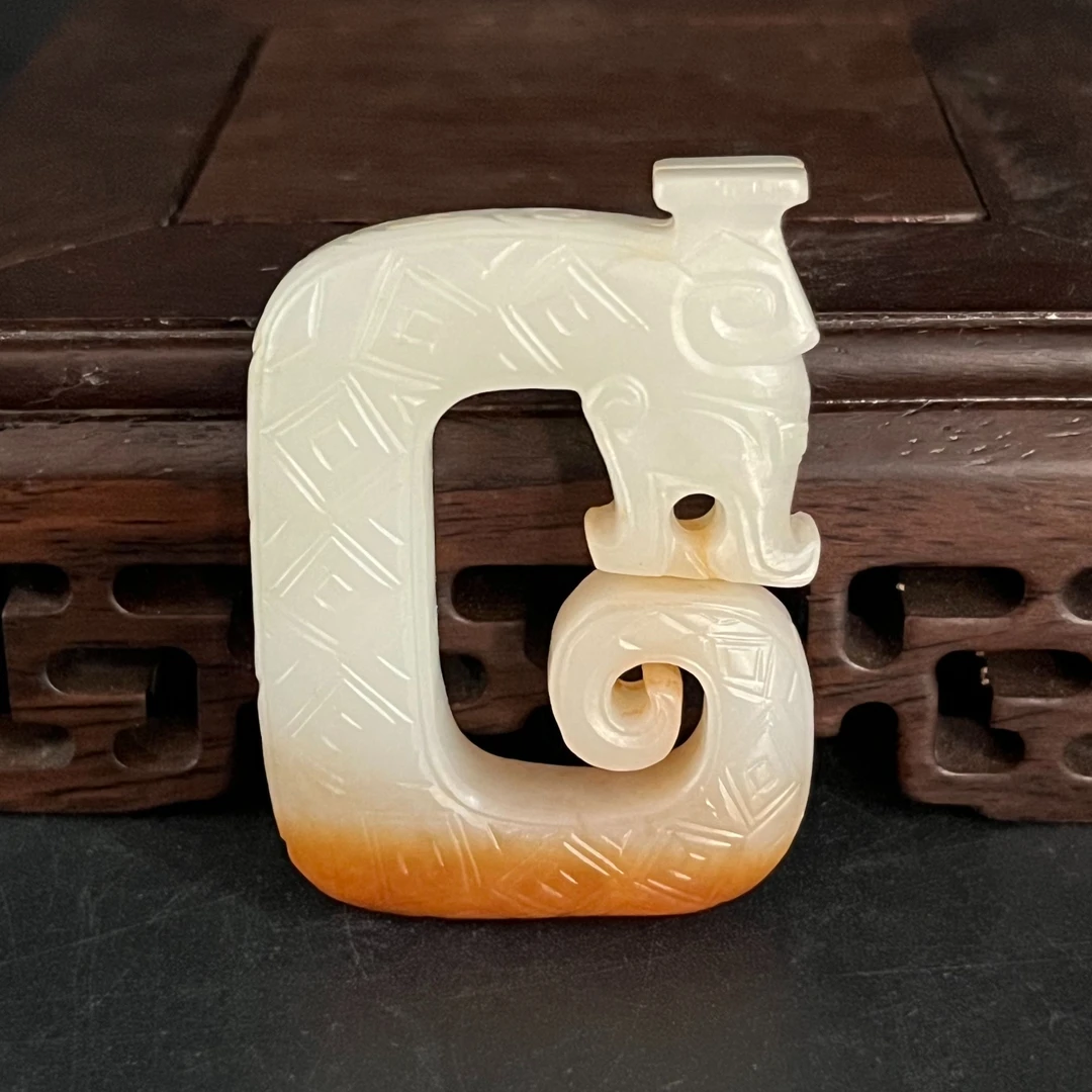 和田玉C型卷尾龙