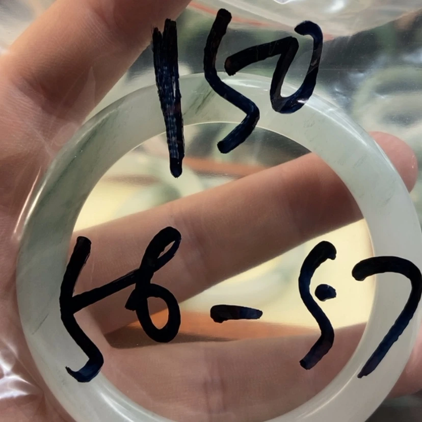 【闪购商品】石英质玉手镯未镶嵌义****身