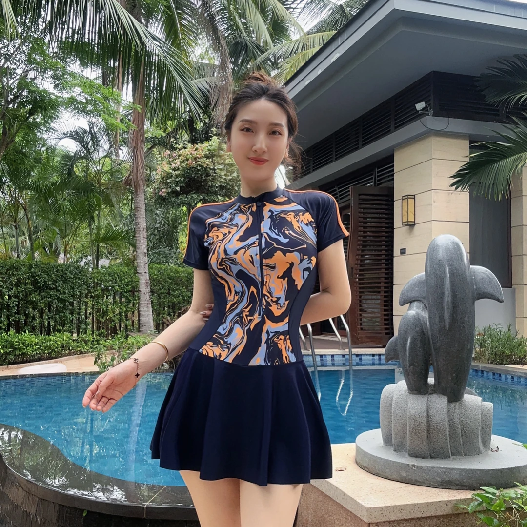 【调色盘】运动连体遮肚保守裙式平角大码泳衣女温泉冲浪度假修身