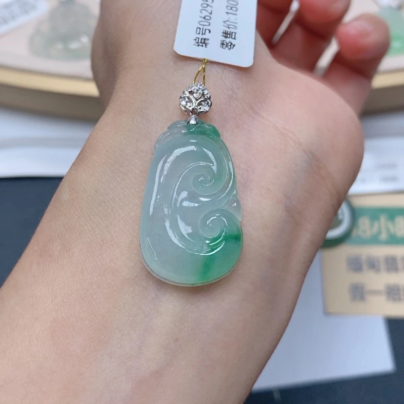 【闪购商品】翡翠颈饰18K金镶嵌季*0629514