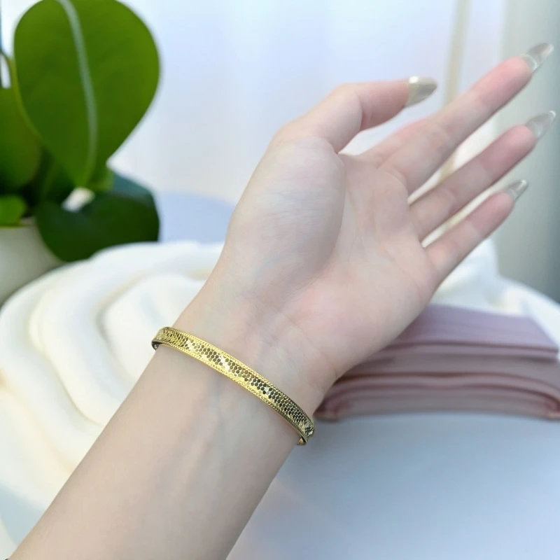 AU009 18k金龙鳞闪闪闭口手镯