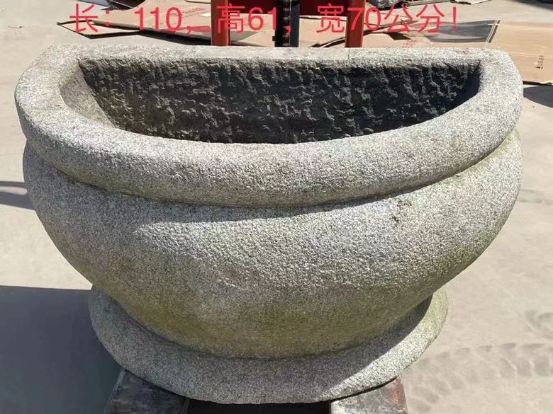 老青石...石缸 器形硕大，老皮克自然，石制坚硬，品相完好，尺寸见图