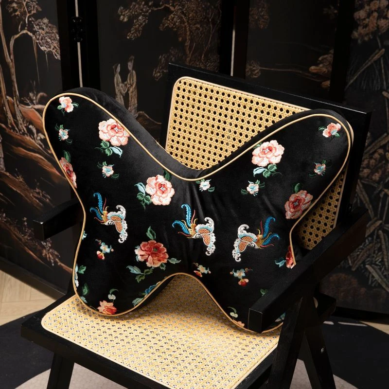 新中式舒适蝴蝶抱枕传承古老刺绣工艺绒布材质柔软亲肤可定制