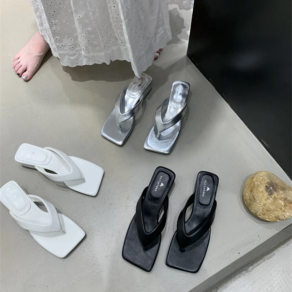 小众方头粗跟夹趾人字拖鞋女2024夏季新款外穿沙滩鞋防滑时尚凉拖