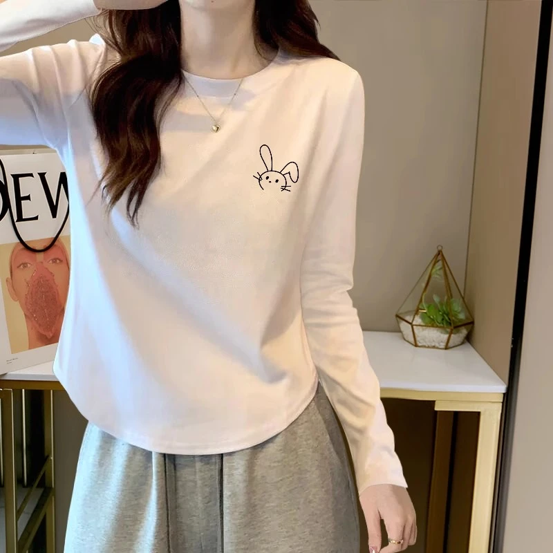 2025秋季白色长袖t恤女弧形下摆修身内搭打底衫小个子短款上衣潮