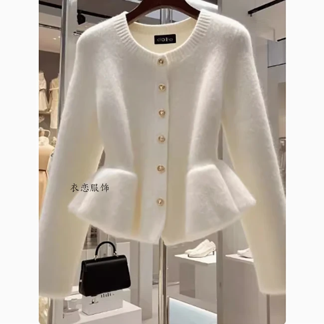 2025秋冬新款时尚潮流百搭高级感小香风白色温柔显瘦开衫法式毛衣