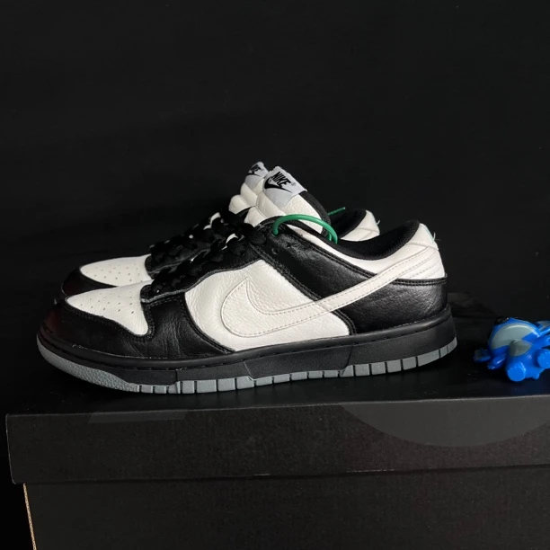 42.5码丨Nike Dunk 黑白熊猫 定制款 保正 假一赔四 捡漏