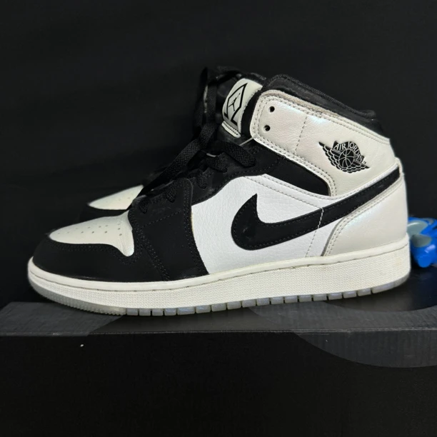 39码｜AJ1 Mid 钻石熊猫 中帮 防滑耐磨｜假一罚四｜