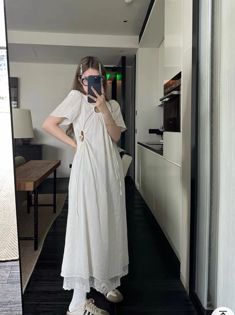 LU*桃xi儿/白色镂空抽绳蕾丝拼接连衣裙度假风