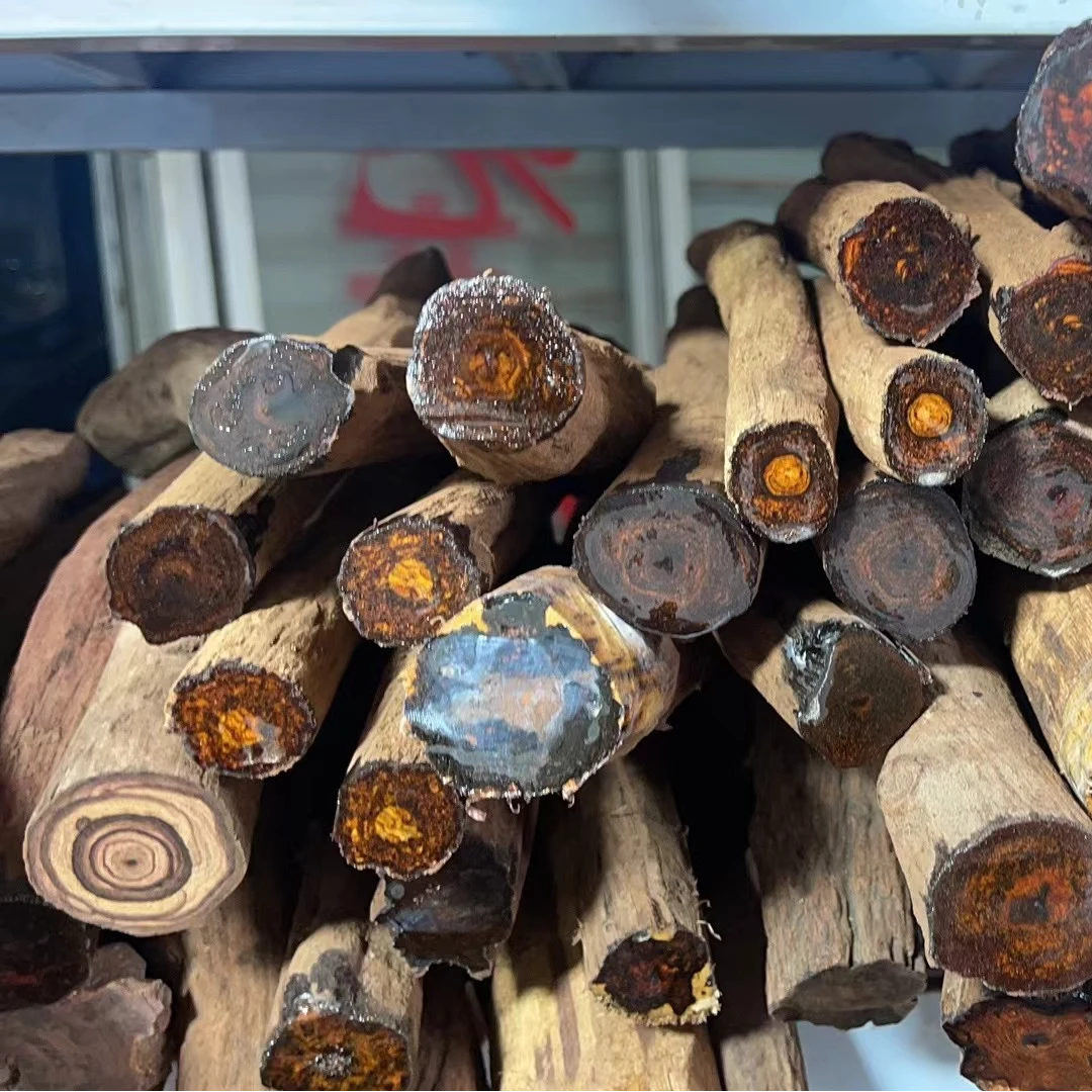 黄花梨 雕刻艺术品现场开切