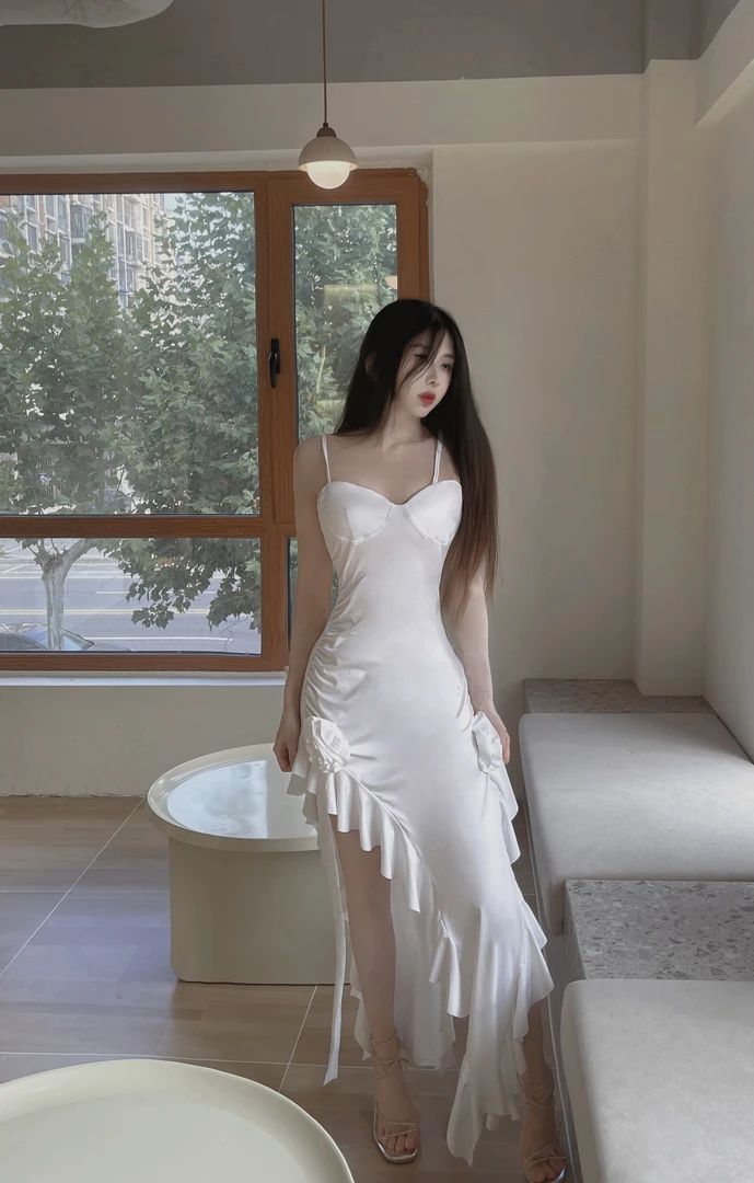 Nini【天空之城】花朵吊带连衣裙女设计感气质辣妹显瘦性感包臀长裙