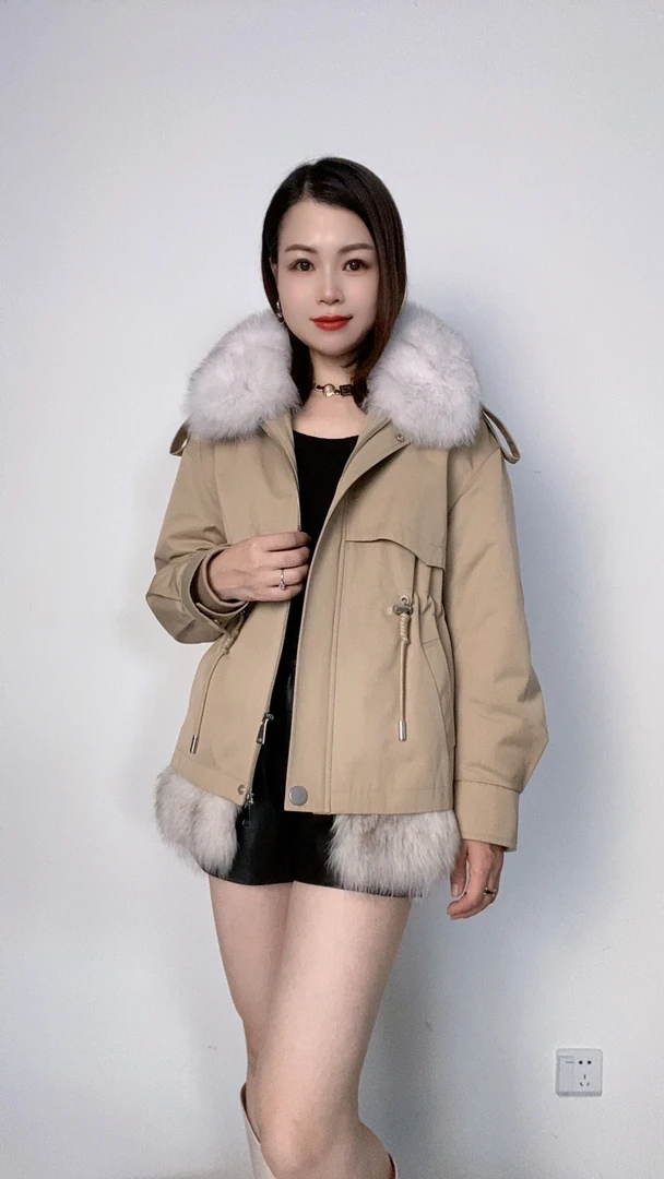 【斐驰】K9312狐狸毛领派克服90白鹅绒短款外套保暖冬季百搭