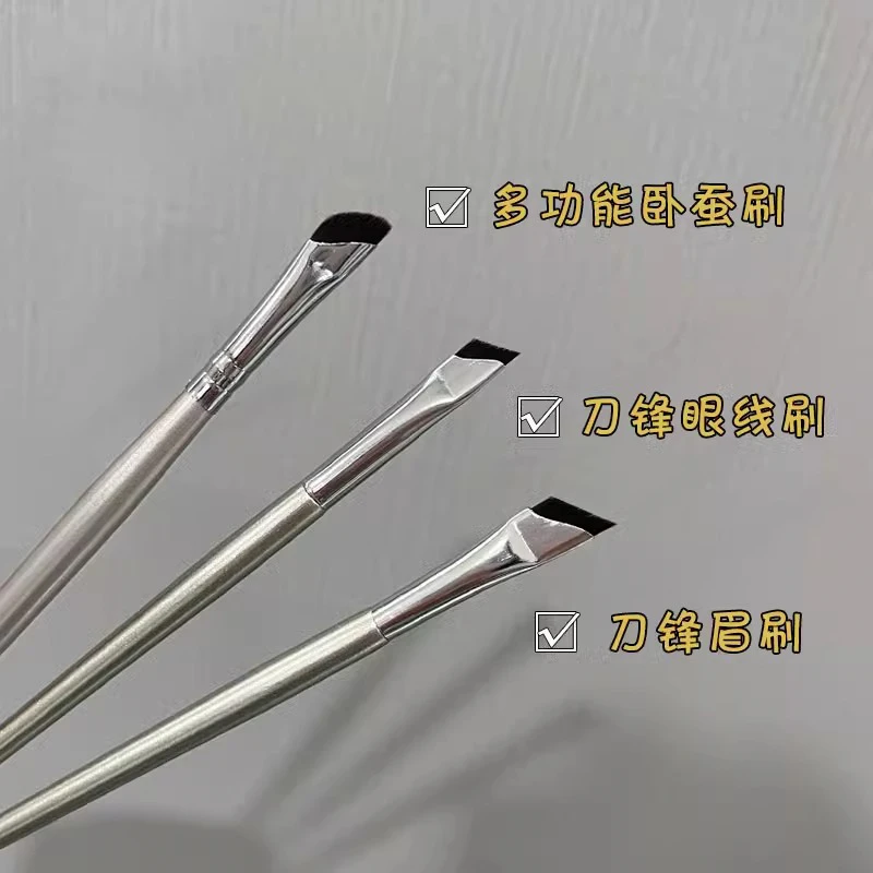 巨巨巨好用!斜角眼线刷扁平镰刀化妆刷新手画眼线下至软毛便携