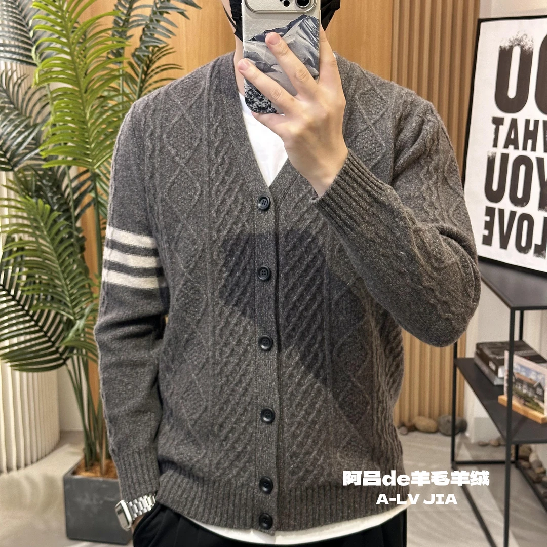 【阿吕-全毛断码特价】V领开衫绞花款秋冬男羊毛衫轻奢时尚品质款